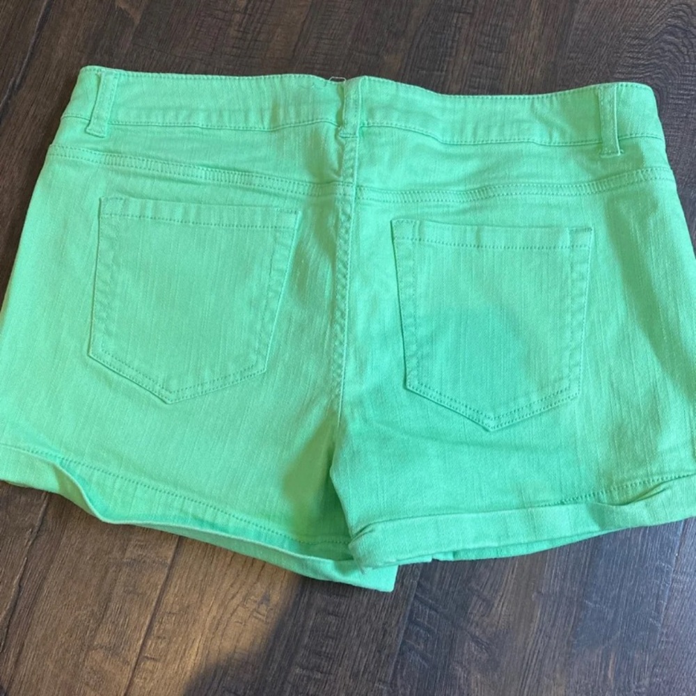 Shorts - Picture 3 of 3